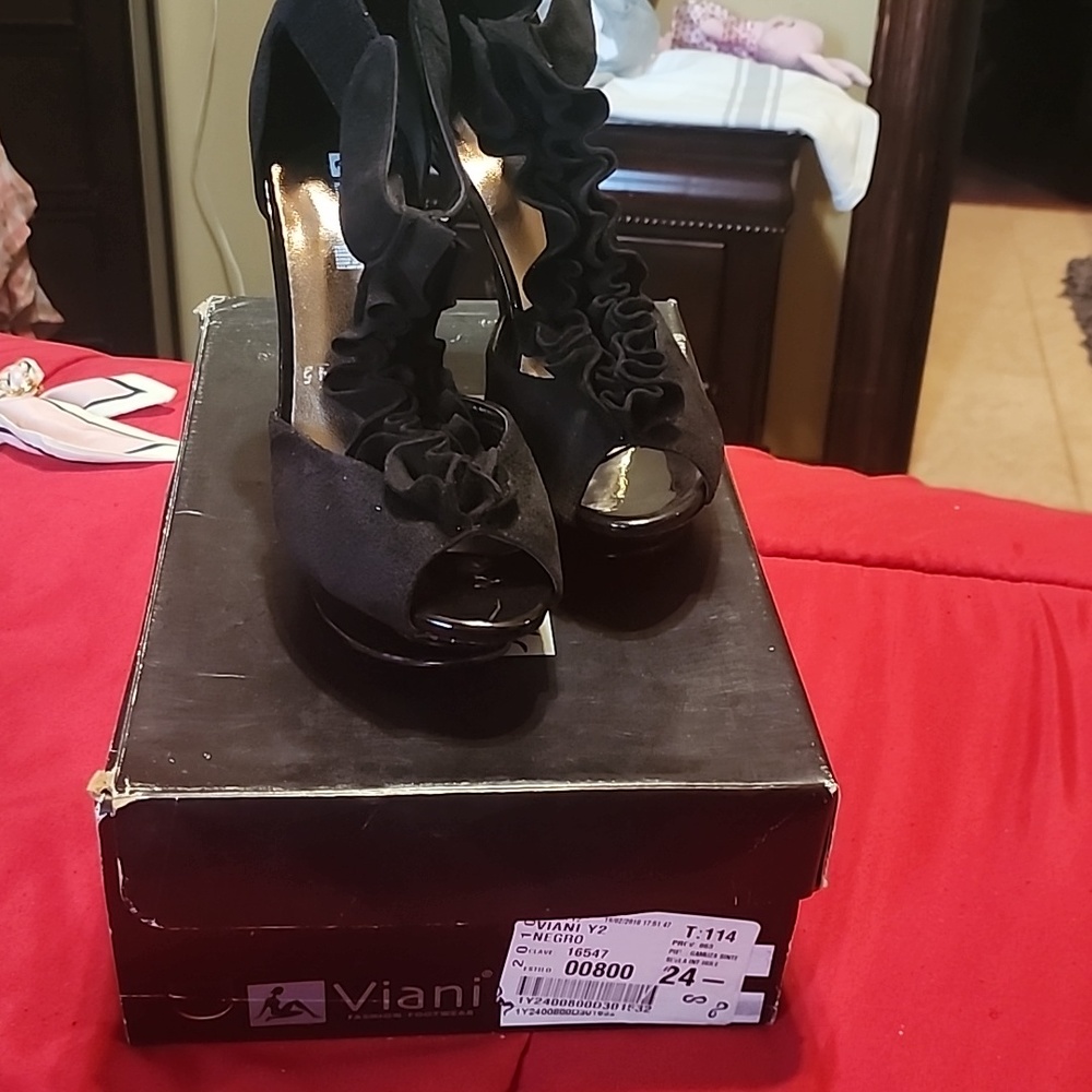 Viani fashion footwear
